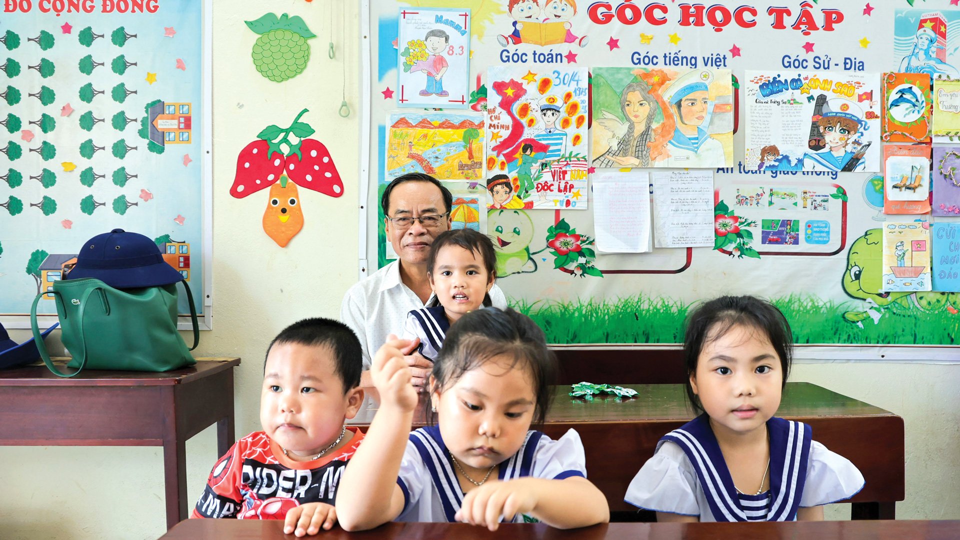 Thầy Nguyễn Quang Tuấn và học trò