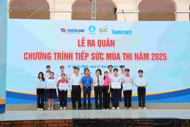 Hơn 12.000 cán bộ, chiến sĩ, sinh viên tình nguyện tham gia hỗ trợ kỳ thi tốt nghiệp THPT 2025 -0