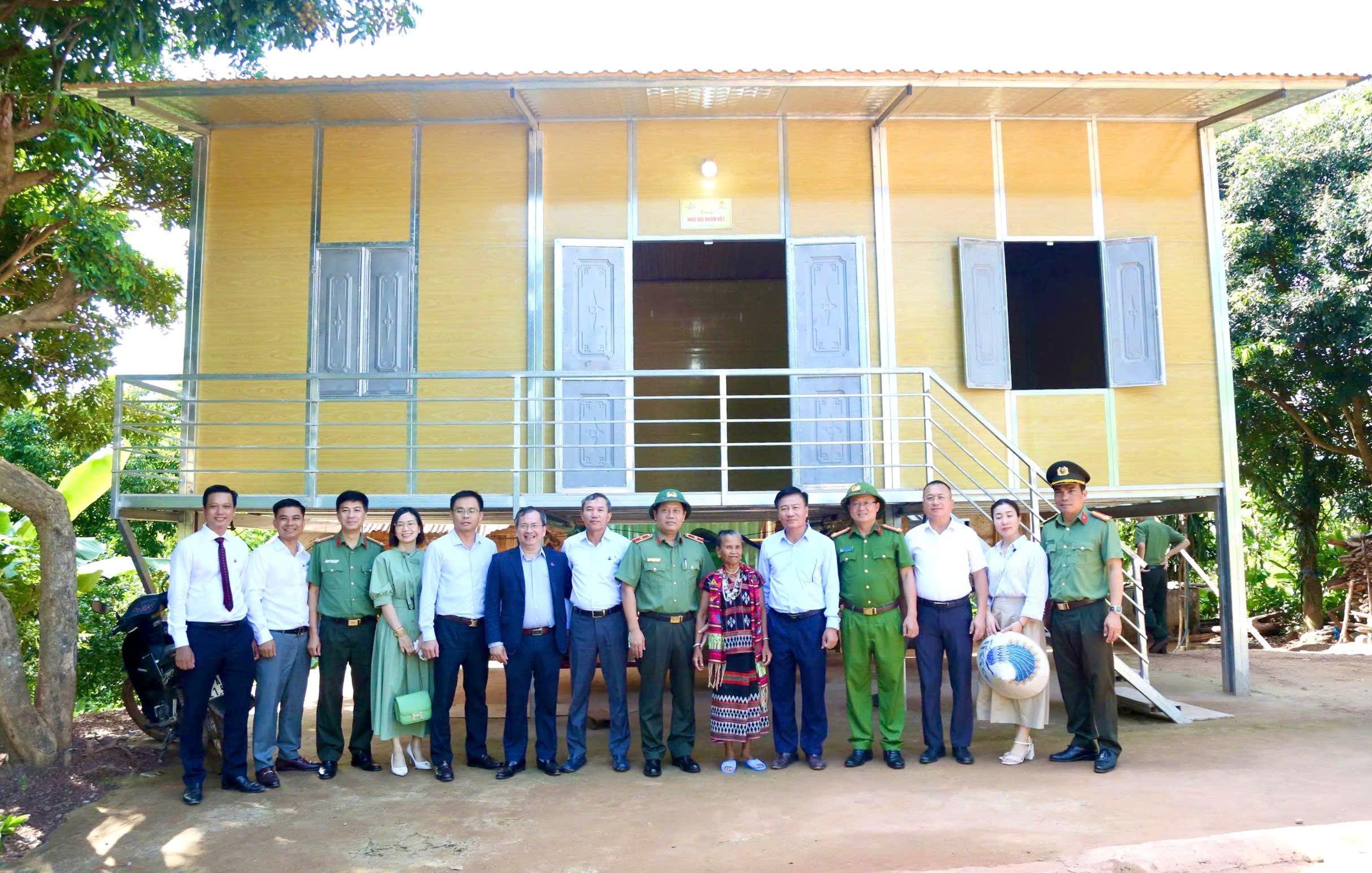 สรุปโครงการรื้อถอนบ้านชั่วคราวทรุดโทรมและโครงการสนับสนุนที่อยู่อาศัยสำหรับครัวเรือนที่มีเงินบริจาคจากการปฏิวัติและญาติของผู้เสียชีวิต