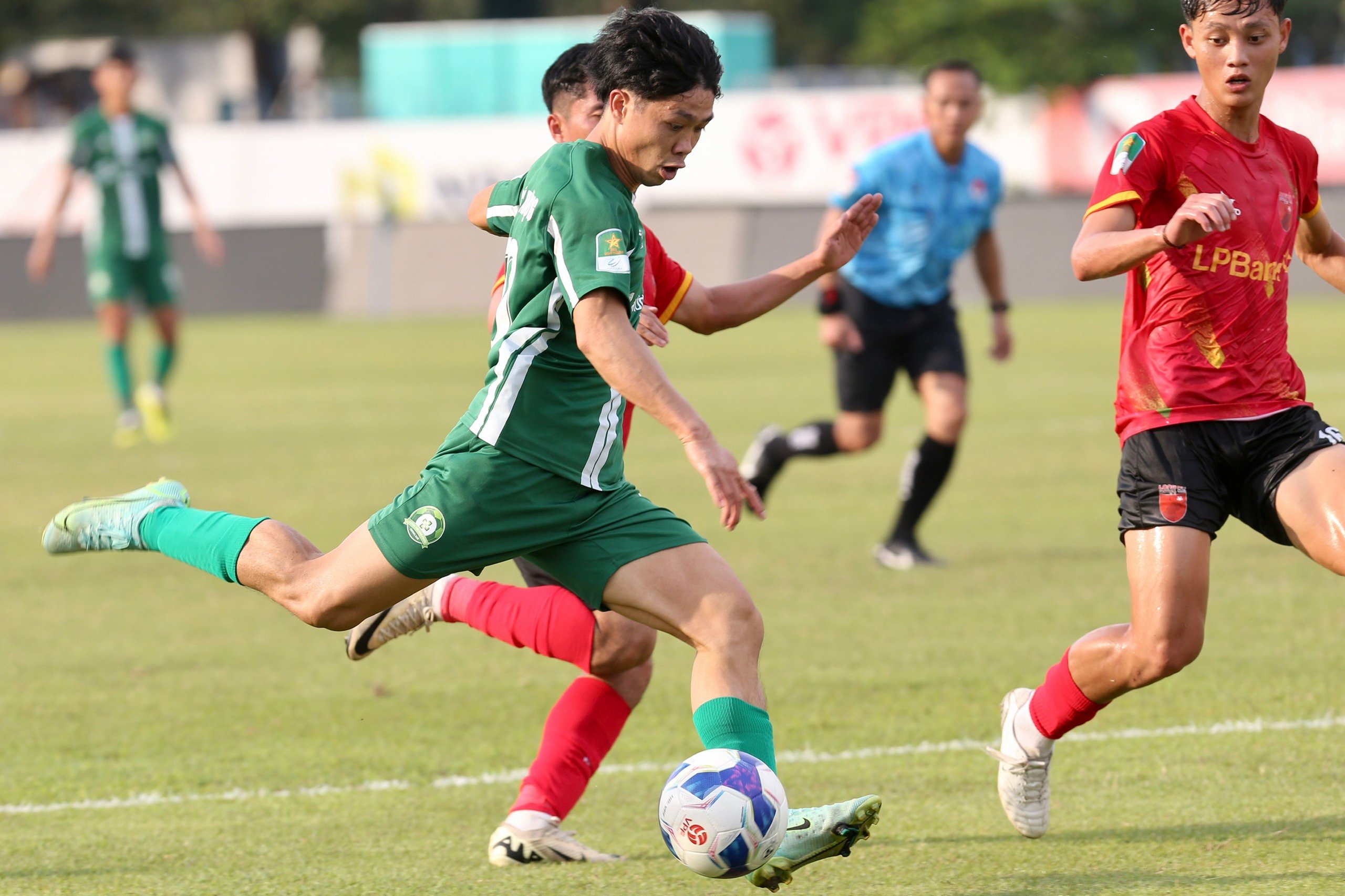 CLB Bình Phước: Công Phượng quyết thêm suất V-League cho bóng đá miền Nam- Ảnh 2.