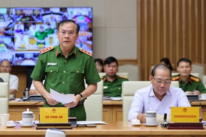 Deputy Minister of Public Security Nguyen Van Long speaks at the conference on June 23. Photo: VGP