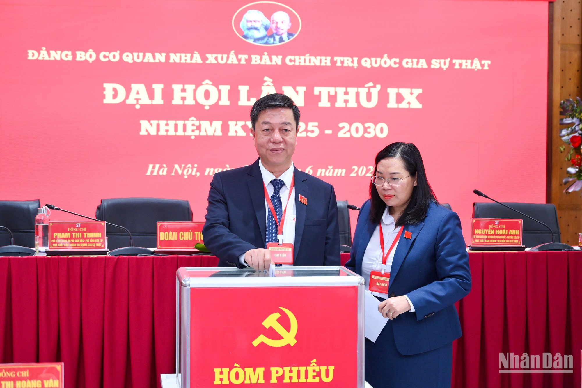dhnhaxbsuthat-2825.jpg
