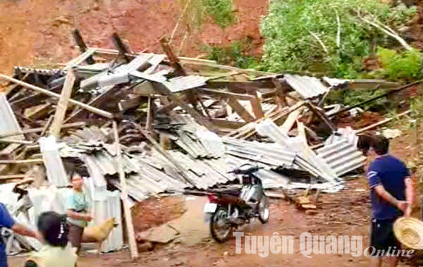 បាក់​ដី​កប់​ផ្ទះ​មួយ​ខ្នង​នៅ​ឃុំ​ធឿងណង