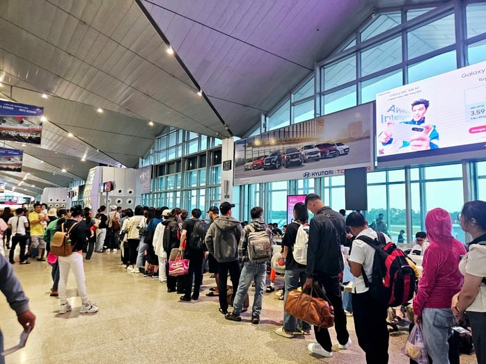 Sân bay Vinh đóng cửa 6 tháng, khách đã mua vé giải quyết thế nào? - Ảnh 1.