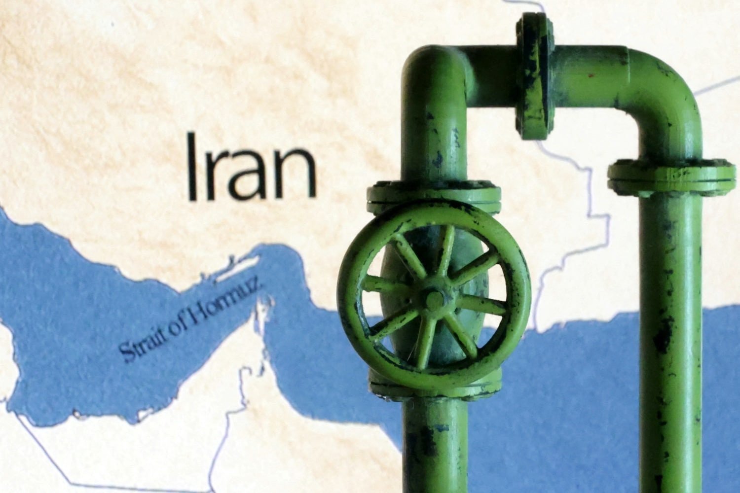 Hormuz is tense as a bowstring: The world holds its breath waiting for the last straw - 1