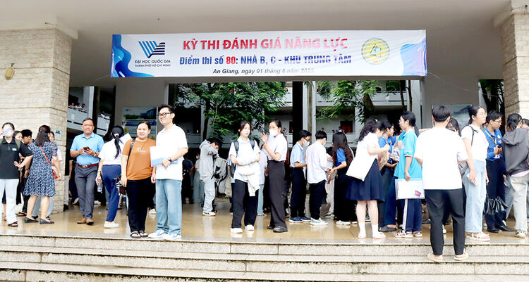 សាកលវិទ្យាល័យ An Giang គ្រោងនឹងចុះឈ្មោះចូលរៀនវគ្គបណ្តុះបណ្តាលពេញម៉ោងចំនួន 40 នៅសាកលវិទ្យាល័យ។