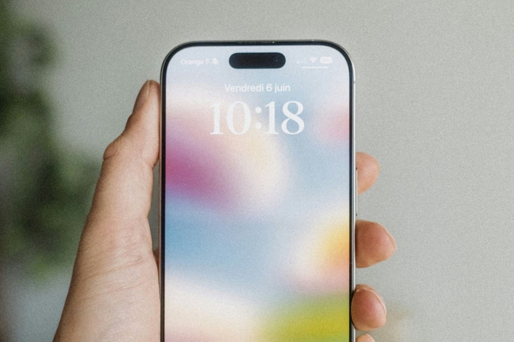 iPhone 2027: Apple tham vọng làm mọi thứ “biến mất” - 1