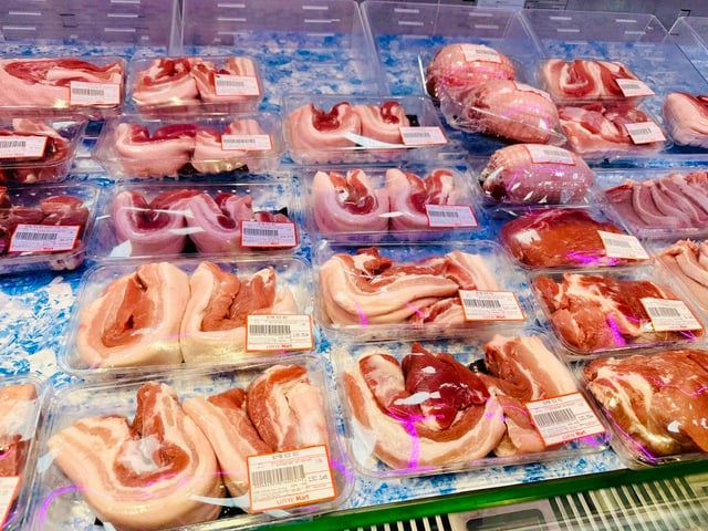 Giá heo hơi hôm nay 24.6.2025: Mất mốc 70.000 đồng/kg- Ảnh 1.