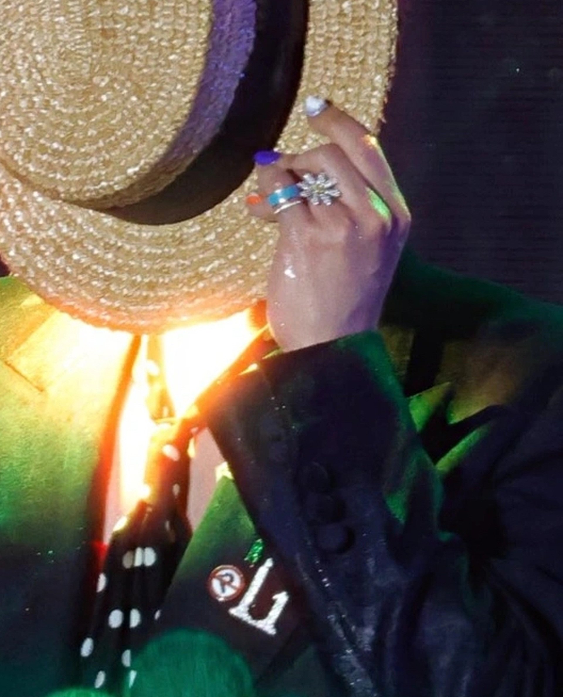 Biểu diễn tại Việt Nam, G-Dragon gây sốt khi đeo trang sức hơn 10 tỷ đồng - 9