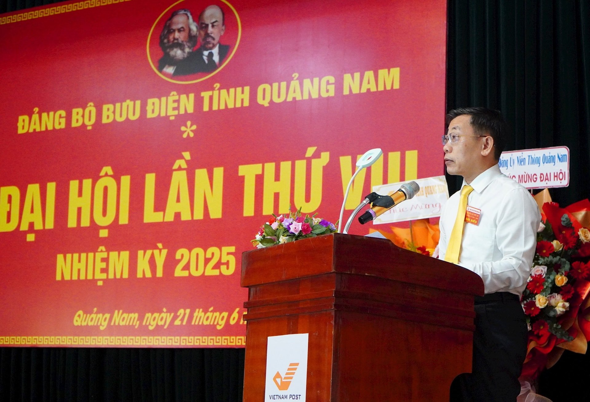 dong-chi-tran-viet-hung-bi-thu-dang-uy-giam-doc-buu-dien-tinh-quang-nam-phat-bieu-ta-i-dai-hoi.jpg