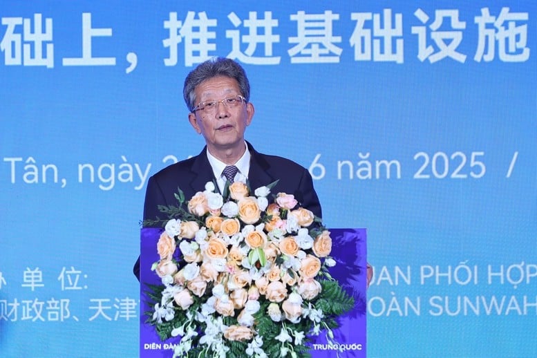 Bürgermeister der Stadt Tianjin hält Begrüßungsrede auf dem Forum – Foto: VGP/Nhat Bac