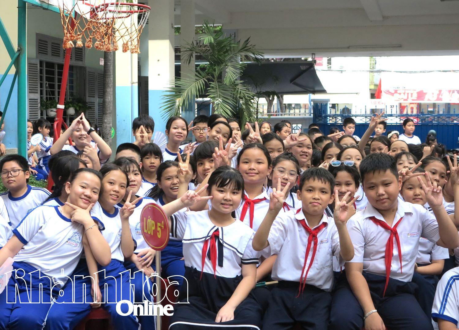 Students of an elementary school in Nha Trang city.