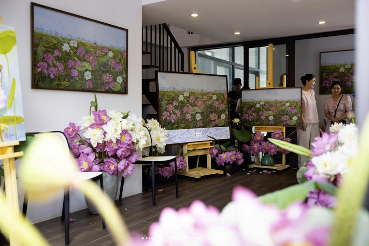 Đến gallery chỉ trưng bày một bức tranh sen - Ảnh 2.