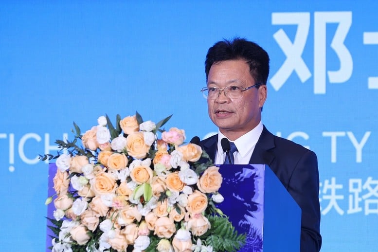 Der Vorsitzende der Vietnam Railway Corporation, Dang Sy Manh, spricht auf dem Vietnam - China Business Connection Forum – Foto: VGP/Nhat Bac