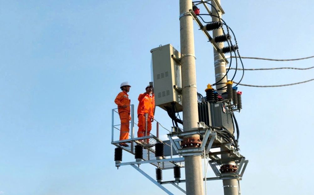Điện lực Yên Bái: Đảm bảo vận hành lưới điện an toàn mùa mưa bão