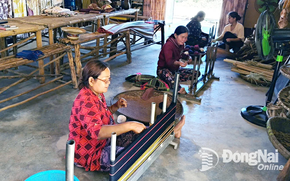 Brocade weaving class at Ta Lai Community Tourism Village, Tan Phu District.