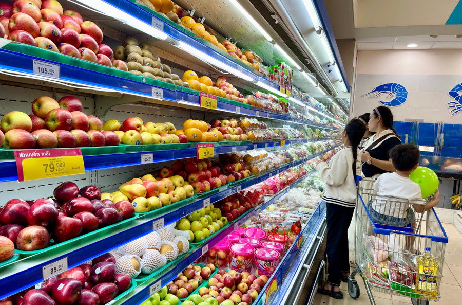 cac-nhom-hang-luong-thuc-thuc-pham-do-gia-dung-hang-may-mac-tiep-tuc-ghi-nhan-muc-tieu-thu-kha-quan-anh-vu-thao.jpg