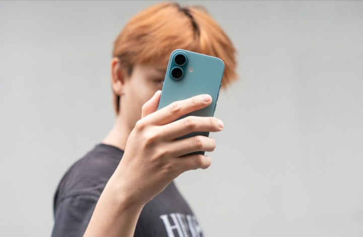 iPhone 16 - buy now at the best deals - 3