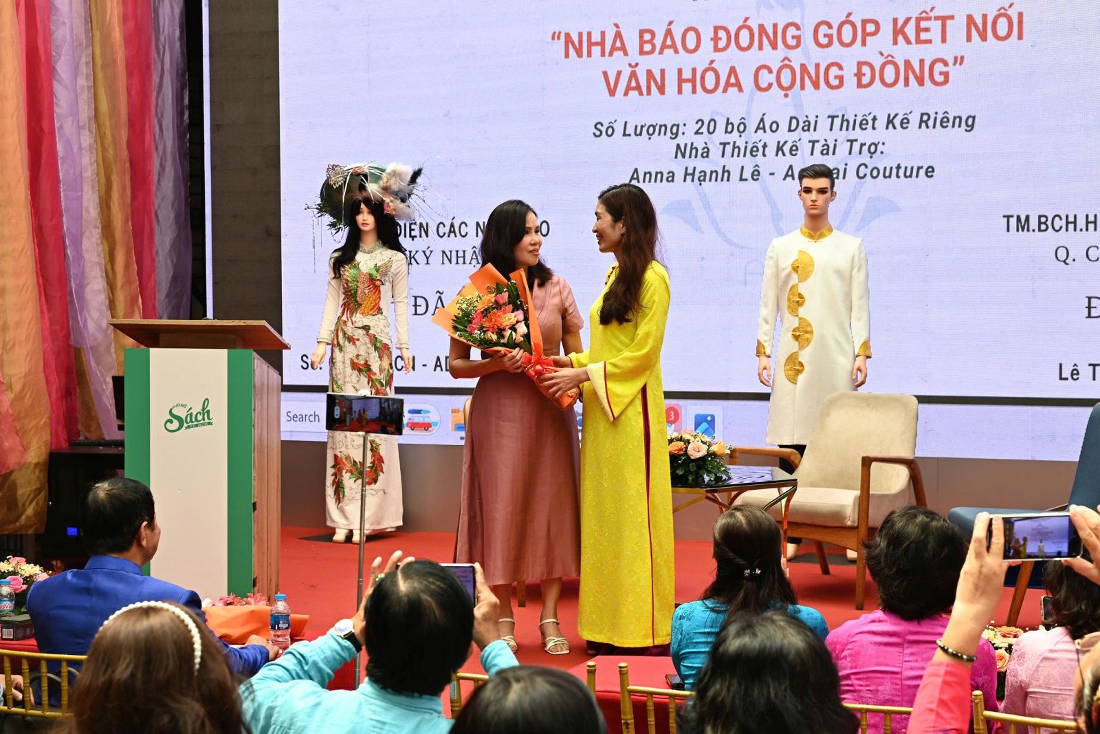 Phát triển áo dài trở thành 'chất liệu sống' cho du lịch TP Hồ Chí Minh - Ảnh 1.