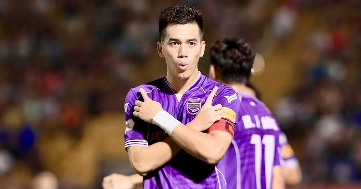 Tien Linh និង​ជា​លើក​ដំបូង​របស់​គេ​ដែល​ឈ្នះ​ពាន​ស្បែក​ជើង​មាស៖ សក្តិ​សម ប៉ុន្តែ...
