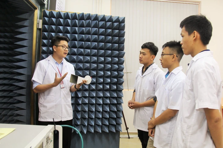 giáo sư thỉnh giảng  - Ảnh 1.