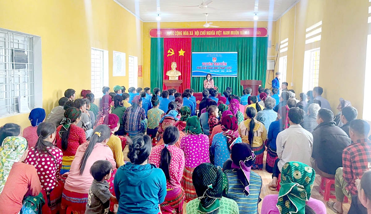 វគ្គ​ឃោសនា​ផ្សព្វផ្សាយ និង​អប់រំ​ច្បាប់​នៅ​ឃុំ​នឹម​តុង (​មេវ​វ៉ា​ក​) ។