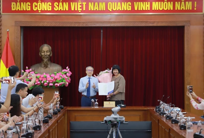 Trao quyết định nghỉ hưu trước tuổi cho 3 cán bộ của Bộ VHTTDL - Ảnh 3.