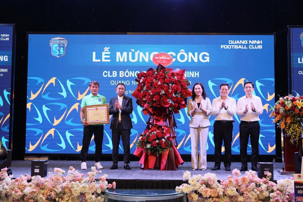 CLB Quảng Ninh được thưởng tiền tỉ vì sớm thăng hạng nhất, sắp được bàn giao sân Cẩm Phả- Ảnh 1.