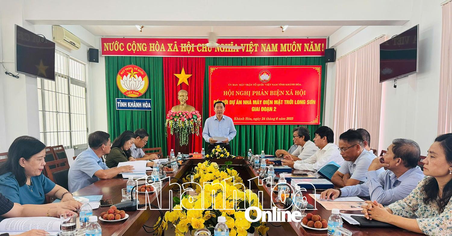Quang cảnh hội nghị phản biện