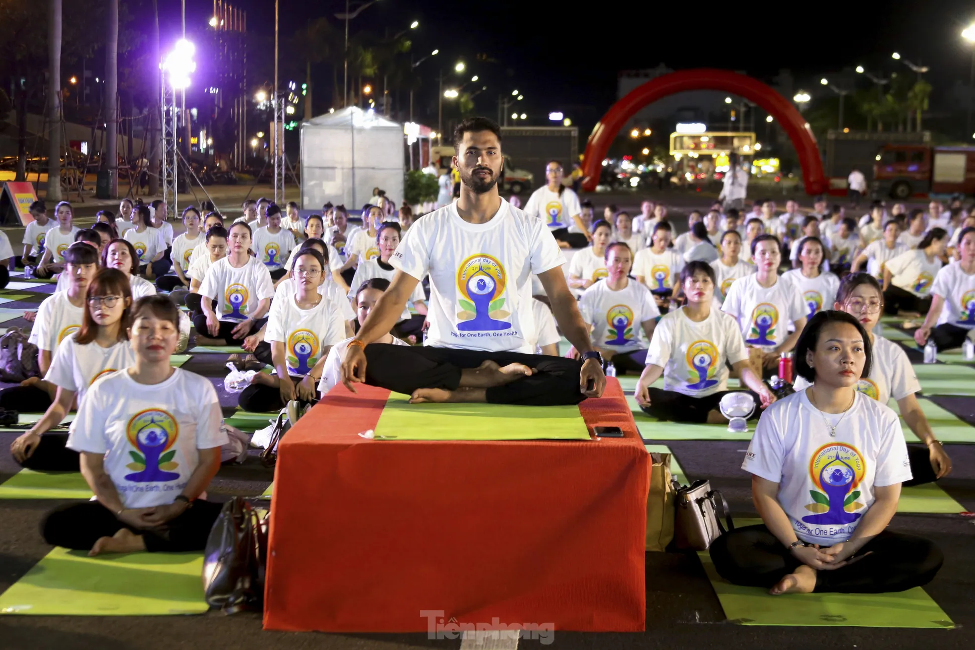 ชาวดานังกว่า 1,000 คนเผยแผ่จิตวิญญาณโยคะนานาชาติ ภาพที่ 2
