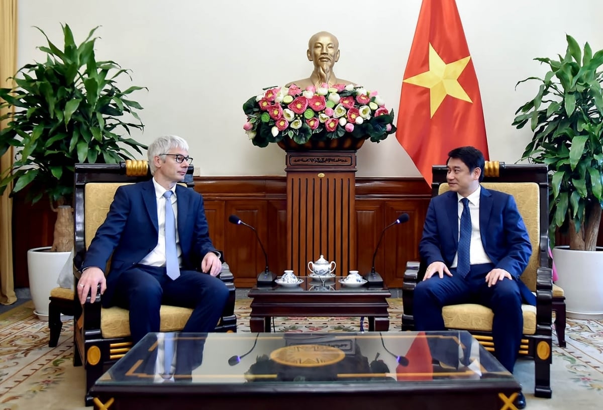 អនុរដ្ឋមន្ត្រីការបរទេស Le Anh Tuan បានទទួលជួបប្រធាននាយកដ្ឋានកិច្ចការច្បាប់ ក្រសួងការបរទេសរុស្ស៊ី