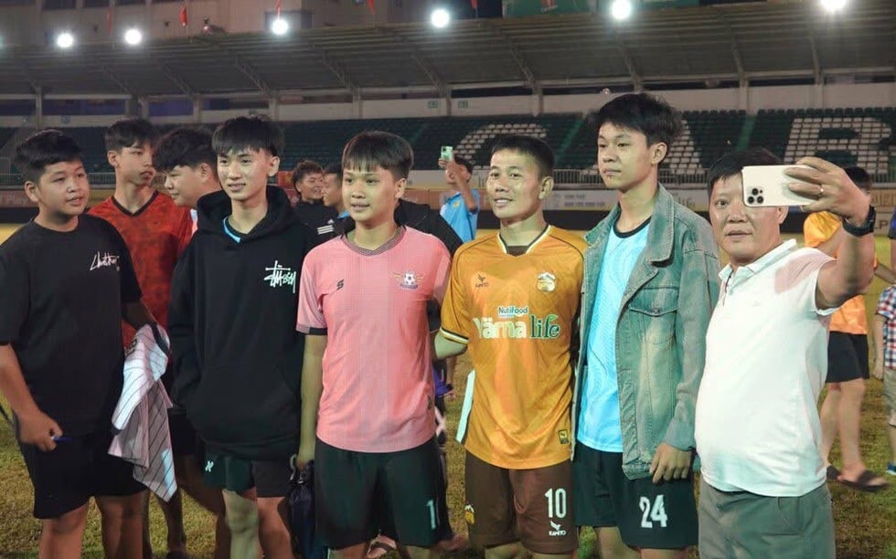 Bầu Đức đi vắng, ông Vũ Tiến Thành nói gì khi HAGL chia tay Minh Vương và 3 ngôi sao khác?- Ảnh 1.