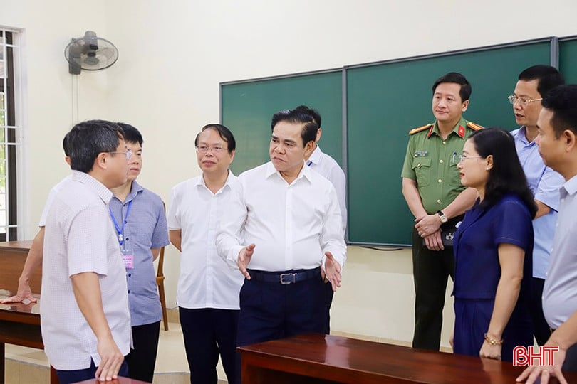 Chủ tịch UBND tỉnh Võ Trọng Hải kiểm tra công tác chuẩn bị cho Kỳ thi tốt nghiệp THPT năm 2025 tại một số điểm thi trên địa bàn tỉnh.