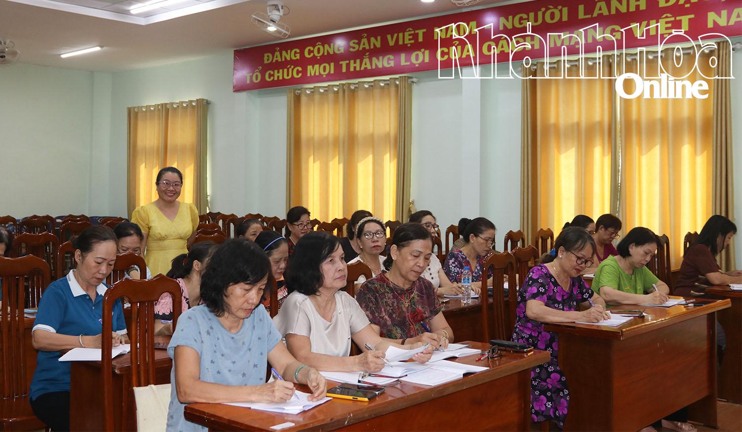 Tan Tien Women's English Club takes careful notes in each lesson.