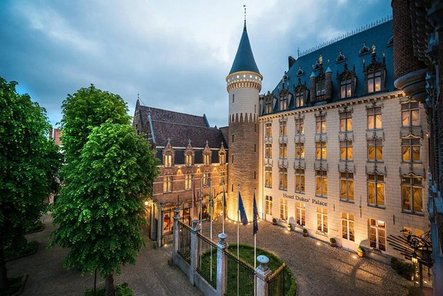 hotel-dukes-palace.webp