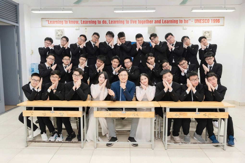 Lớp có 28/29 em đỗ chuyên KHTN, em còn lại đỗ trường chuyên nào? - 1
