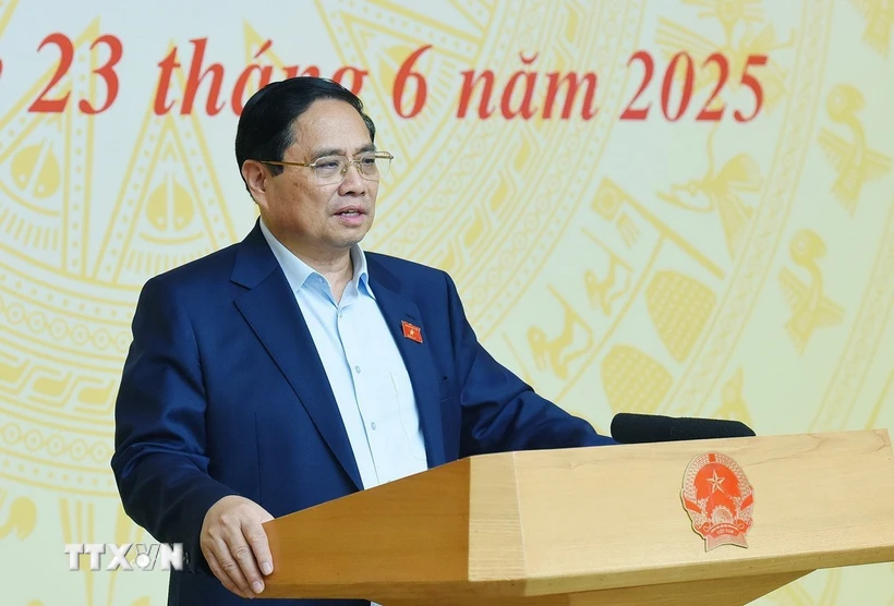 Thủ tướng Phạm Minh Chính chủ trì Hội nghị tổng kết đợt cao điểm đấu tranh ngăn chặn buôn lậu, gian lận thương mại, hàng giả. Ảnh: TTXVN