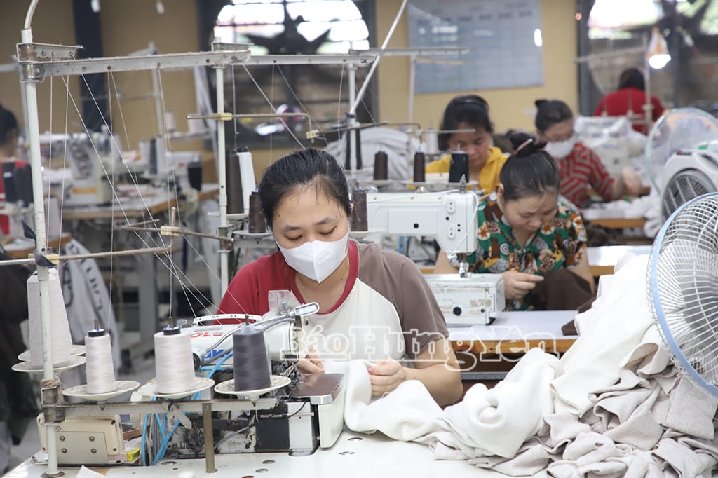 Sản xuất tại Công ty cổ phần May Thống Nhất (Tiên Lữ)