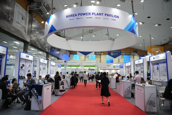 200 international businesses participate in energy storage technology exhibition in Hanoi