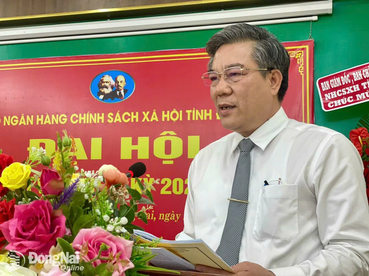 អនុប្រធានគណៈកម្មាធិការប្រជាជនខេត្ត Duong Minh Dung ថ្លែងសុន្ទរកថាដឹកនាំអង្គសន្និបាត។ រូបថត៖ អ្នករួមចំណែក