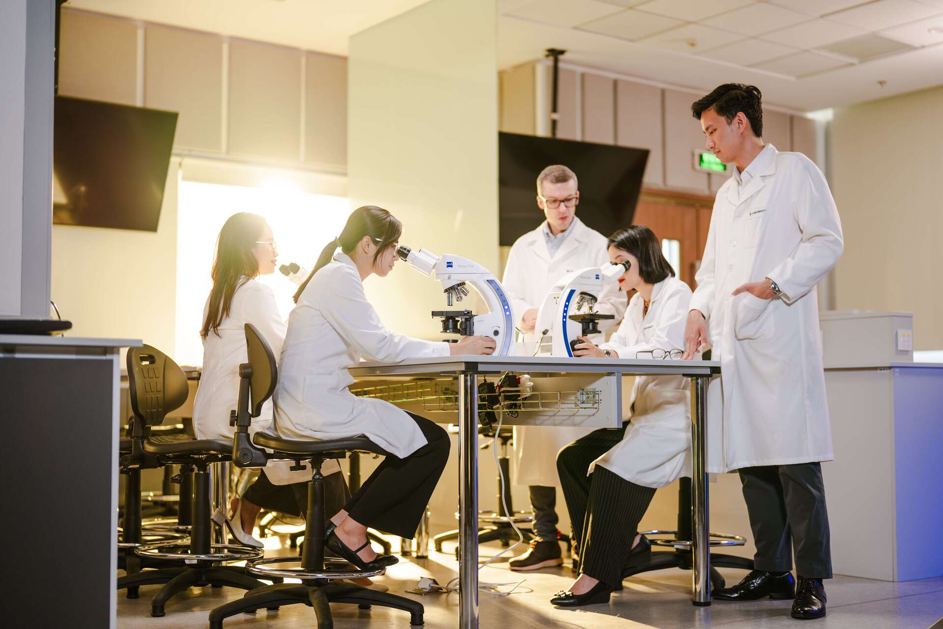 VinUni: Aspiration for top 100 and invitation to 500 outstanding global scientists - 3