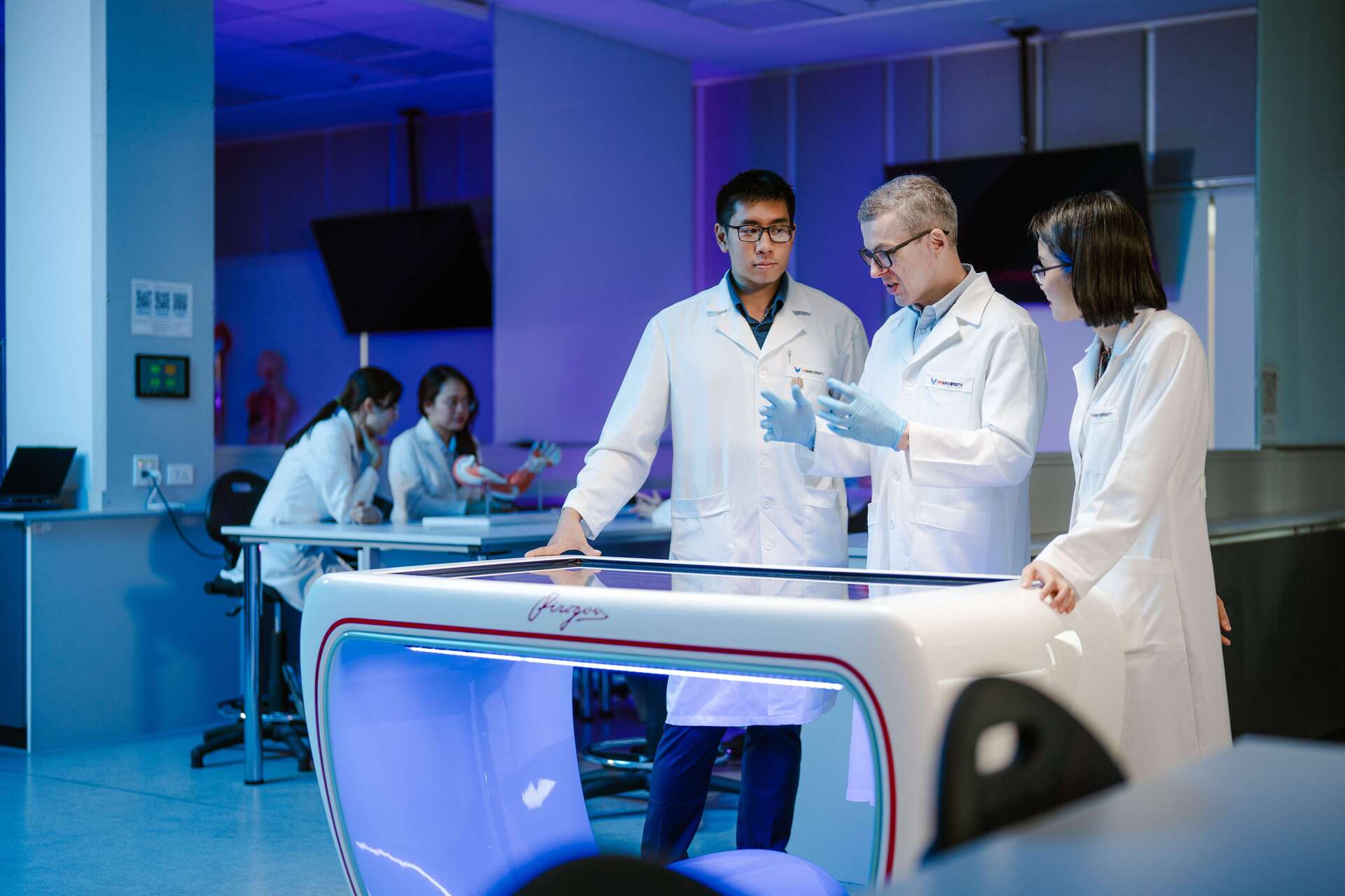 VinUni: Aspiration for top 100 and invitation to 500 outstanding global scientists - 4