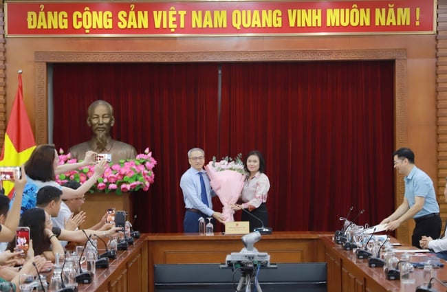 Trao quyết định nghỉ hưu trước tuổi cho 3 cán bộ của Bộ VHTTDL - Ảnh 4.