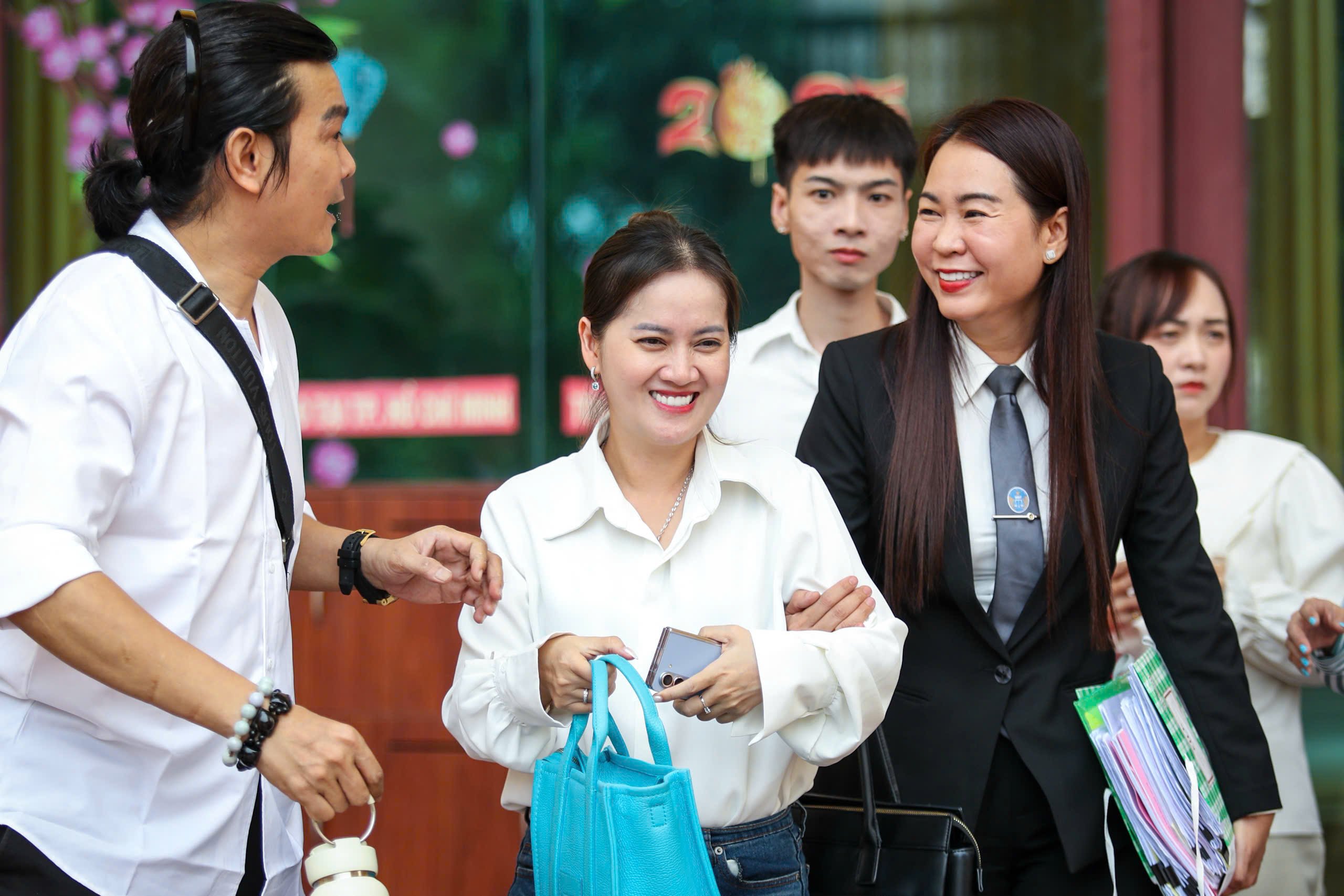 Hoãn phiên tòa phúc thẩm vụ tranh chấp thừa kế của cố NSƯT Vũ Linh- Ảnh 2.