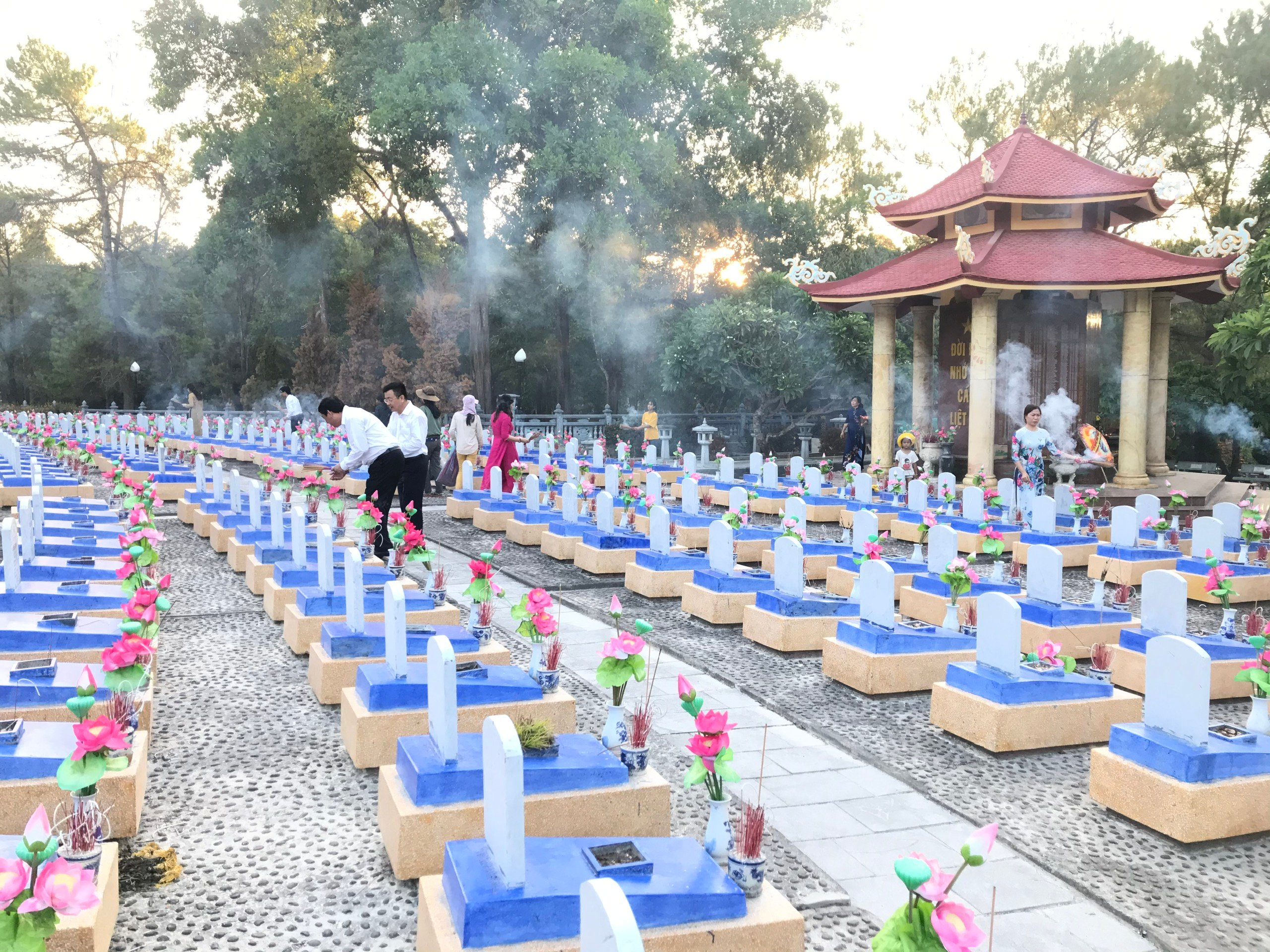 ចំណាយ 500 លានដុងពីមូលនិធិដឹងគុណដើម្បីសាងសង់ផ្ទះទទួលភ្ញៀវនៅទីបញ្ចុះសពទុក្ករបុគ្គលជាតិចំនួនពីរនៃផ្លូវលេខ 9 និង Truong Son ។
