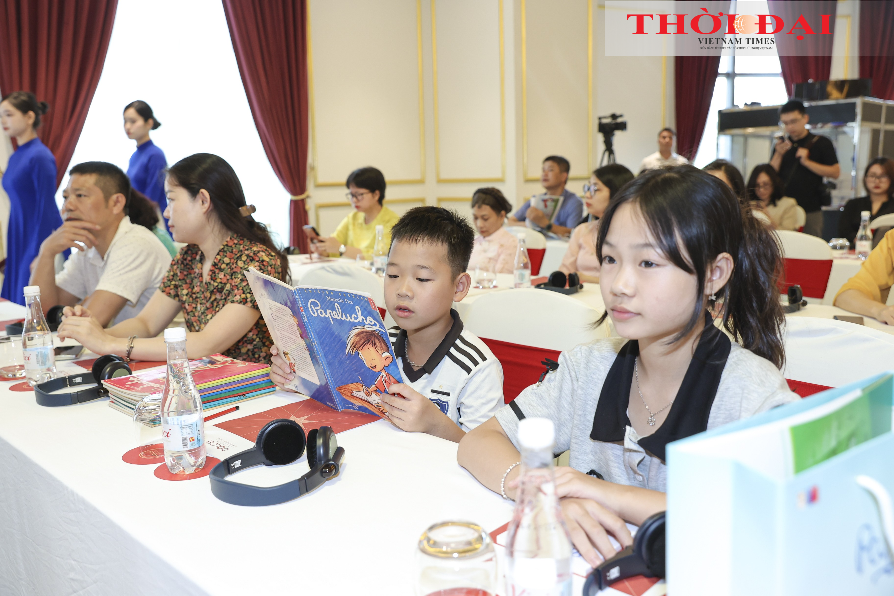 chị em  Phạm Trương Bảo Vy và Phạm Trương Nguyên Khôi