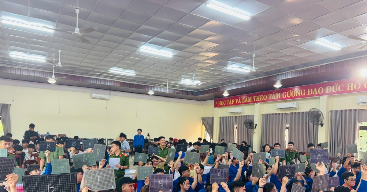 សិស្ស​ចូល​រួម​ប្រកួត​ក្នុង​រឿង "កណ្តឹង​មាស" ដើម្បី​ស្វែង​យល់​ពី​ទំនៀម​ទម្លាប់​របស់​កម្លាំង​សន្តិសុខ​សាធារណៈ