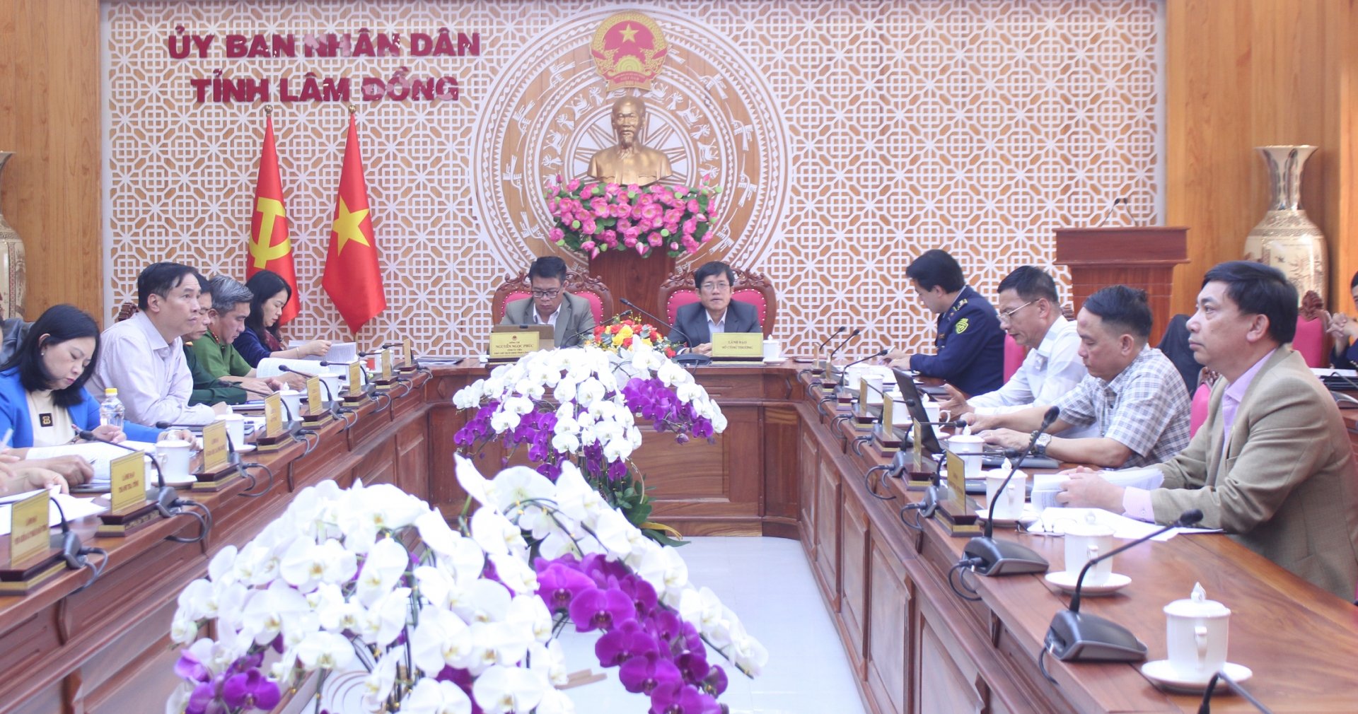 Phó Chủ tịch UBND tỉnh Lâm Đồng Nguyễn Ngọc Phúc cùng các thành viên trong Ban chỉ đạo 389 tỉnh Lâm Đồng dự hội nghị trực tuyến tại điểm cầu Lâm Đồng