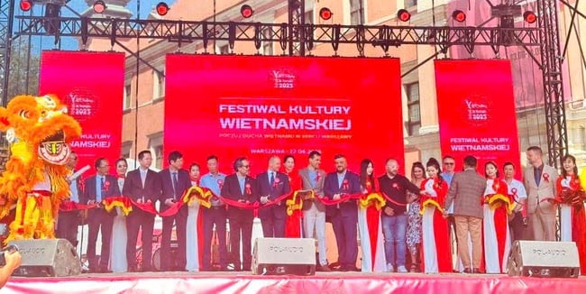Chương trình nghệ thuật “Tinh hoa văn hóa Việt Nam”: Thắt chặt tình hữu nghị Việt Nam - Ba Lan - Ảnh 4.