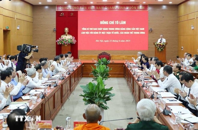 Tổng Bí thư làm việc với Đảng ủy Mặt trận Tổ quốc, các đoàn thể Trung ương